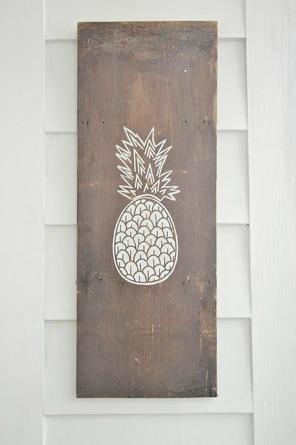 DIY Pineapple art - That anyone can do! So easy to make! 61833.showitstaging.com