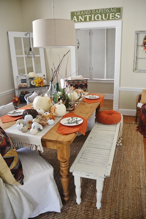 Rustic fall dining room - Perfect colors & decor for thanksgiving & all of the fall season! 