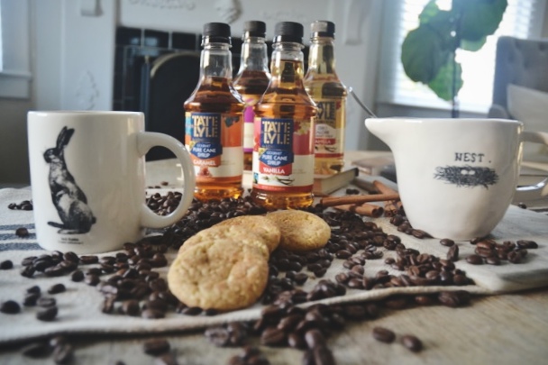 DIY coffee creamer - so easy & really amps up your coffee time! 