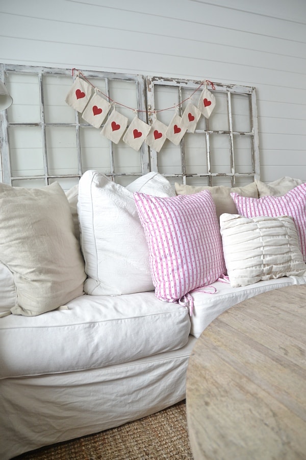 Neutral rustic valentines day living room - Great inspiration & DIY's to subtly add valentines day to your home. 
