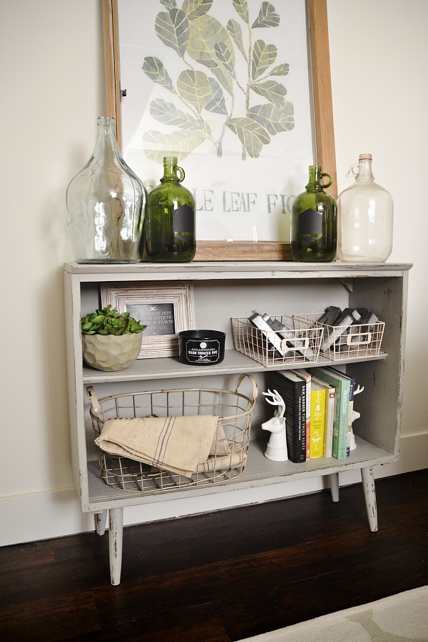Leggy gray bookshelf makeover with chalk paint. 