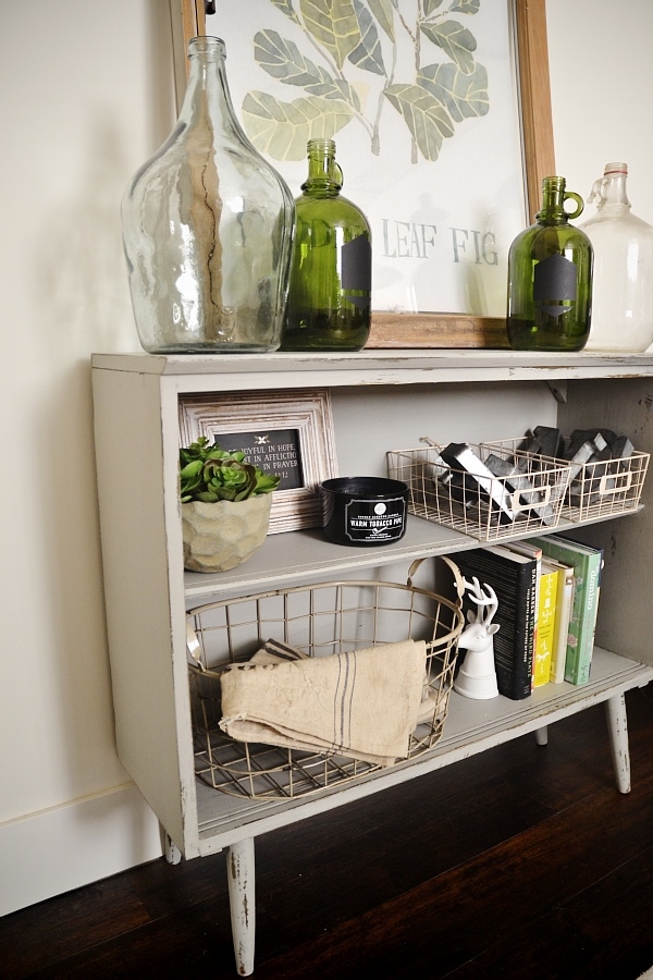 Leggy gray bookshelf makeover with chalk paint. 