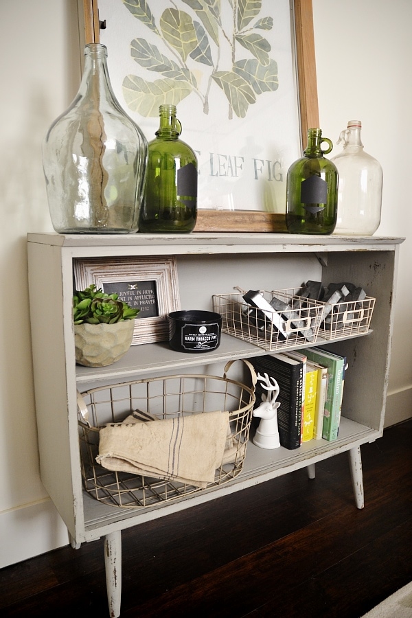 Leggy gray bookshelf makeover with chalk paint. 
