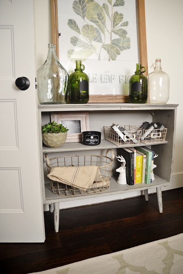 Leggy gray bookshelf makeover with chalk paint. 