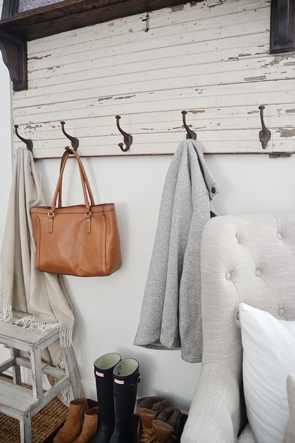 DIY rustic entryway coat rack - A super simple way to create organization in any size entryway or mud room! A must pin!