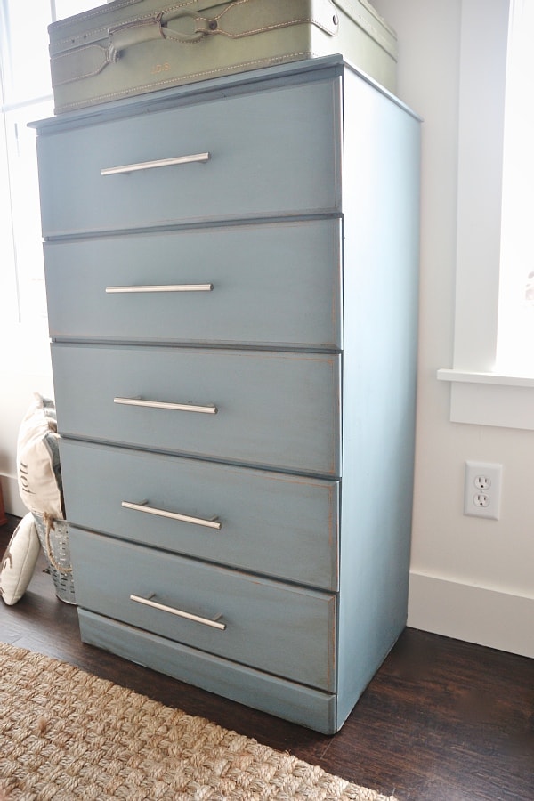 See how to achieve this dresser makeover with chalk paint, sand paper, & dark wax. A must pin for furniture makeover ideas. Chalk paint color: Masion Blanche French Blue