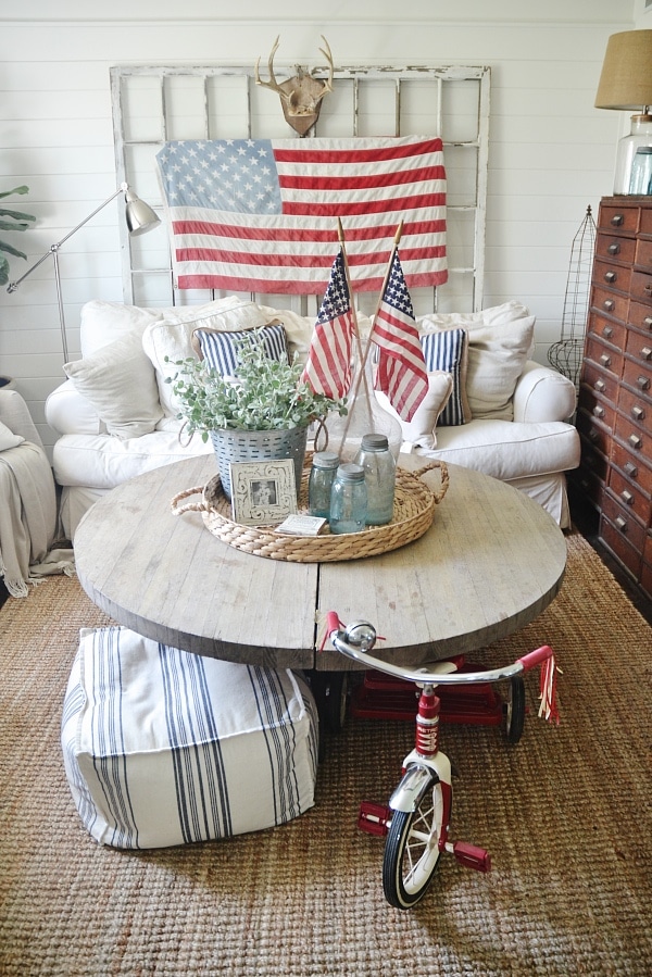 4th of July home decor - Simple ways to bring 4th of July decor into your house without breaking the bank.