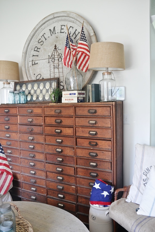 4th of July home decor - Simple ways to bring 4th of July decor into your house without breaking the bank.