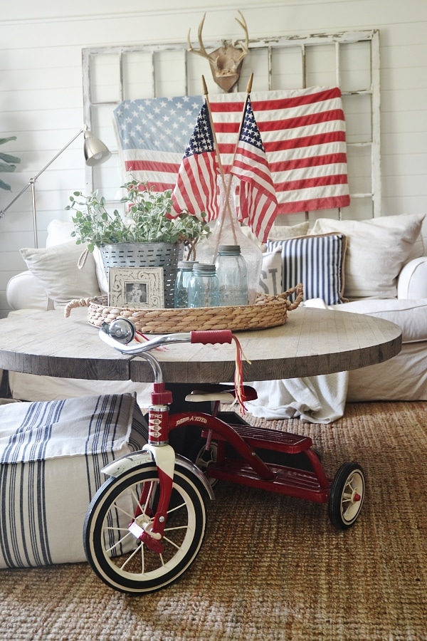 4th of July home decor - Simple ways to bring 4th of July decor into your house without breaking the bank.