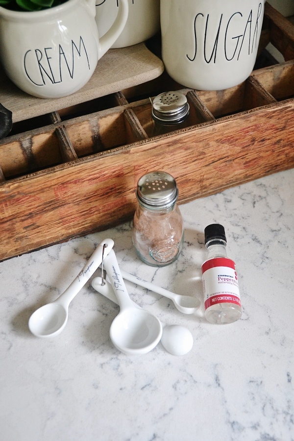 Cozy kitchen coffee corner - how to keep a coffee corner organized & decorated. 