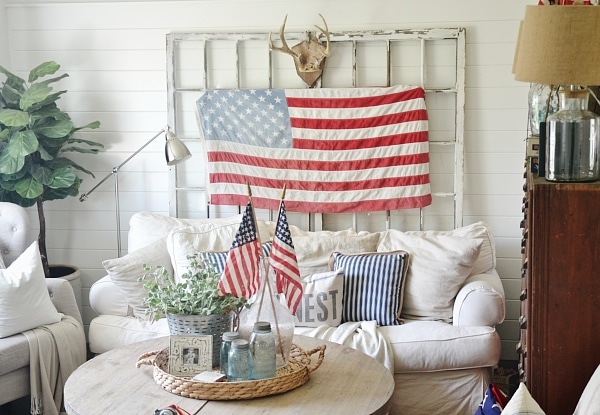 4th of July home decor - Simple ways to bring 4th of July decor into your house without breaking the bank.