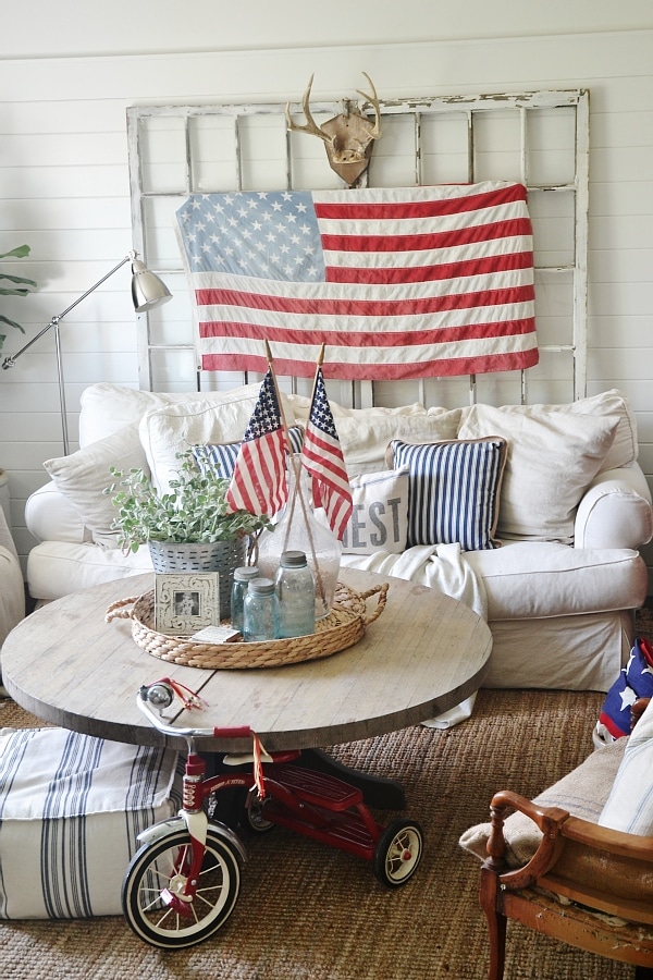 4th of July home decor - Simple ways to bring 4th of July decor into your house without breaking the bank.