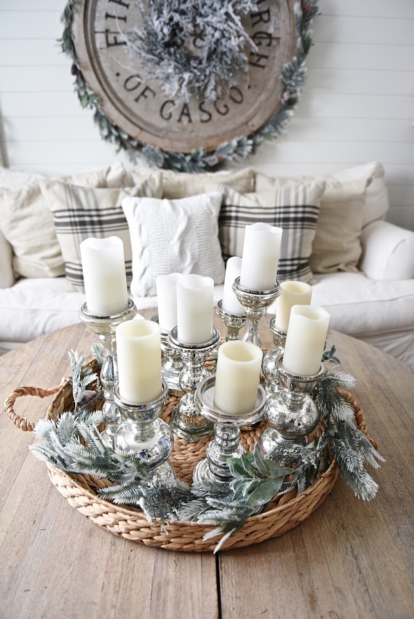 Cozy rustic winter living room - with winter decor tips & sources. A must pin for winter decor inspiration. 