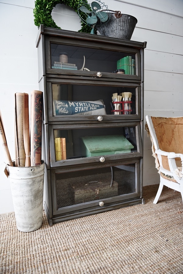 Vintage bookshelf makeover - see how to get an updated quick & easy look with chalk paint! A must pin to update your furniture.