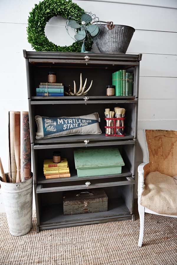 Vintage bookshelf makeover - see how to get an updated quick & easy look with chalk paint! A must pin to update your furniture.