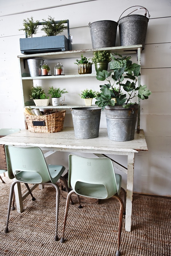 DIY potting bench - such a simple build! Would be a great piece of furniture in any room: A children's desk, a dinging room buffet, a small office, & so much more! 