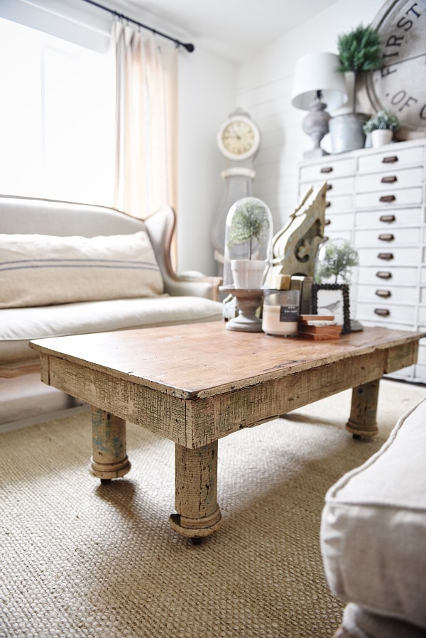 Cozy rustic farmhouse living room - rustic coffee table. neutral cozy decor. 