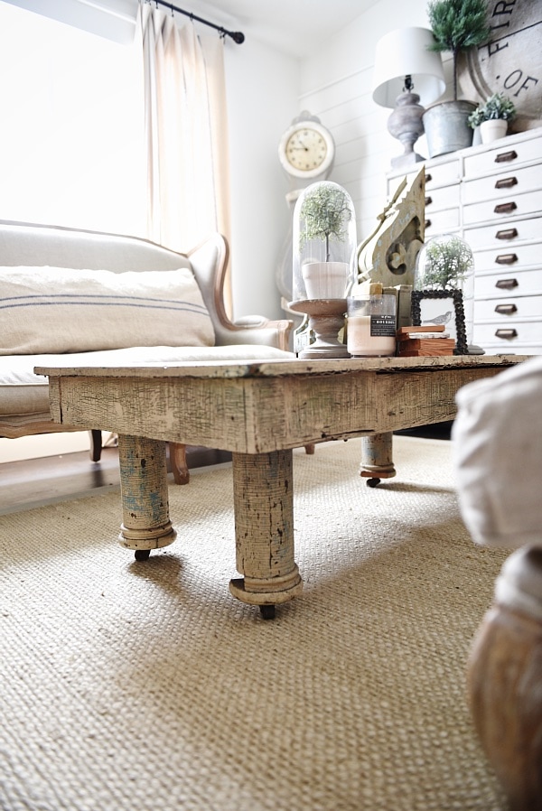 Cozy rustic farmhouse living room - rustic coffee table. neutral cozy decor. 