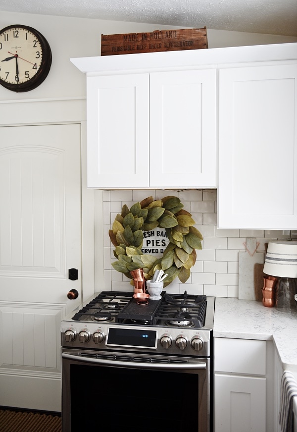 Spring kitchen with copper details - a cozy cottage kitchen