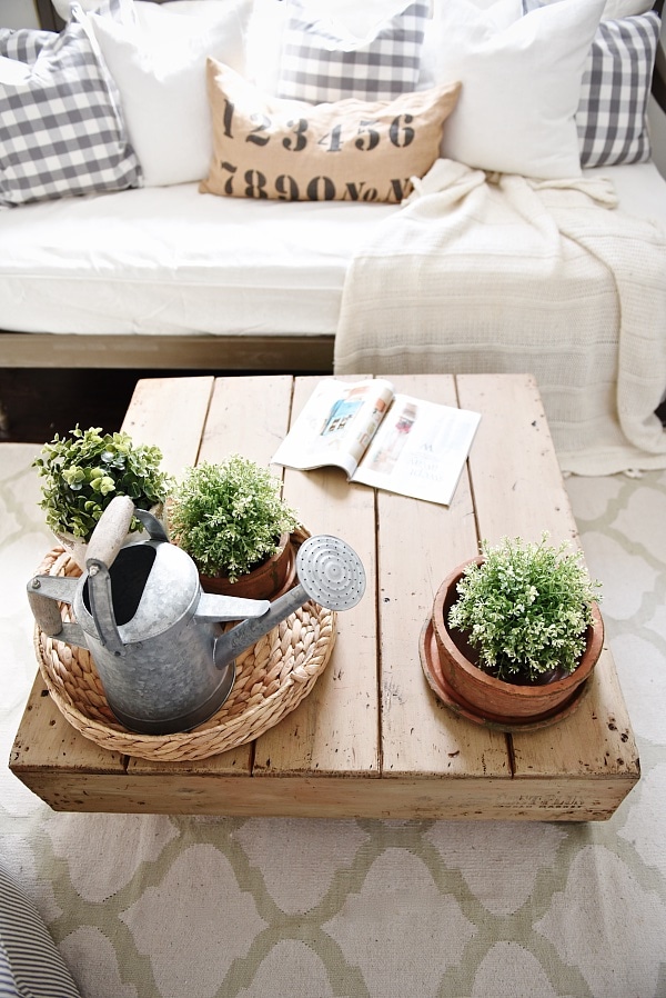 DIY Pallet Coffee Table - Made from a World Market display. See how to make a simple pallet coffee table that you can customize for your home. A cheap way to make a DIY coffee table! Perfect for that farmhouse style or cottage style living room!