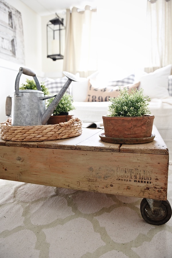 DIY Pallet Coffee Table - Made from a World Market display. See how to make a simple pallet coffee table that you can customize for your home. A cheap way to make a DIY coffee table! Perfect for that farmhouse style or cottage style living room!