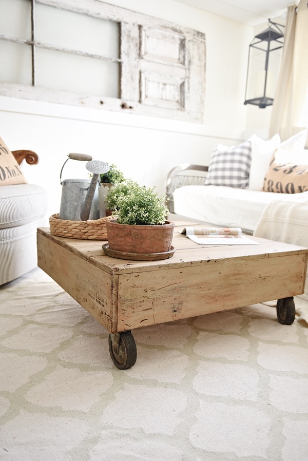 DIY Pallet Coffee Table - Made from a World Market display. See how to make a simple pallet coffee table that you can customize for your home. A cheap way to make a DIY coffee table! Perfect for that farmhouse style or cottage style living room!