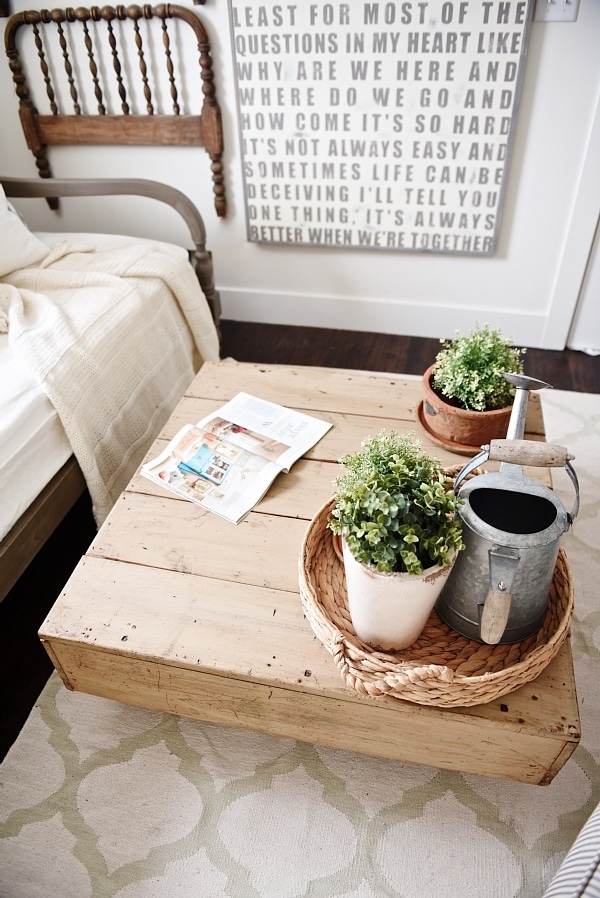 DIY Pallet Coffee Table - Made from a World Market display. See how to make a simple pallet coffee table that you can customize for your home. A cheap way to make a DIY coffee table! Perfect for that farmhouse style or cottage style living room!