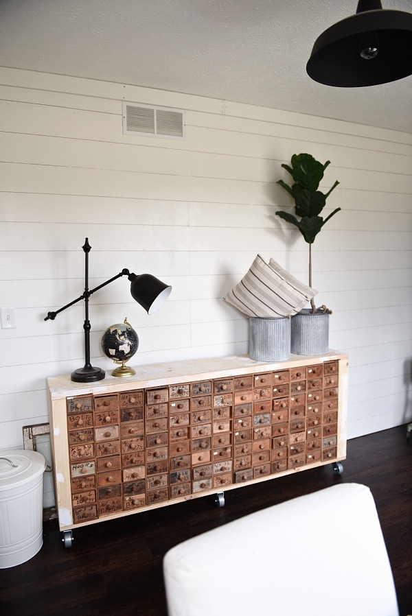 DIY shiplap walls - How to shiplap an entire room for LESS THAN $100. A full tutorial on how to shiplap the easy way & the cheapest way for a huge impact. A must pin for future shiplap projects! 