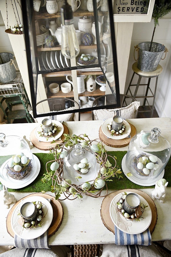 Springy Easter table - Great spring & easter tablescape ideas perfect for a farmhouse or cottage style dining room. Easter wreaths, easter eggs, easter centerpiece, & more ideas! 