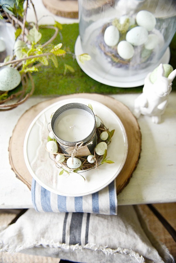 Springy Easter table - Great spring & easter tablescape ideas perfect for a farmhouse or cottage style dining room. Easter wreaths, easter eggs, easter centerpiece, & more ideas! 