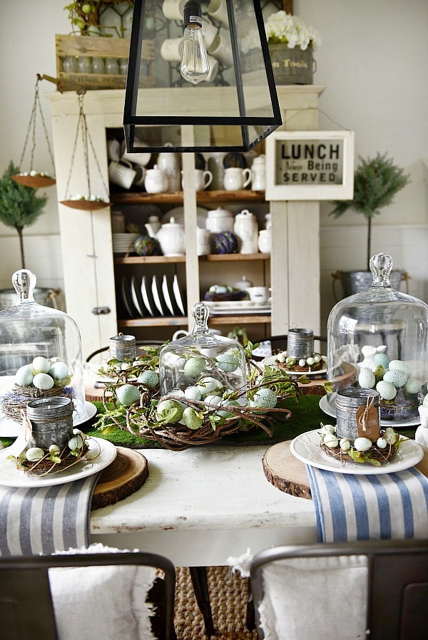 Springy Easter table - Great spring & easter tablescape ideas perfect for a farmhouse or cottage style dining room. Easter wreaths, easter eggs, easter centerpiece, & more ideas! 