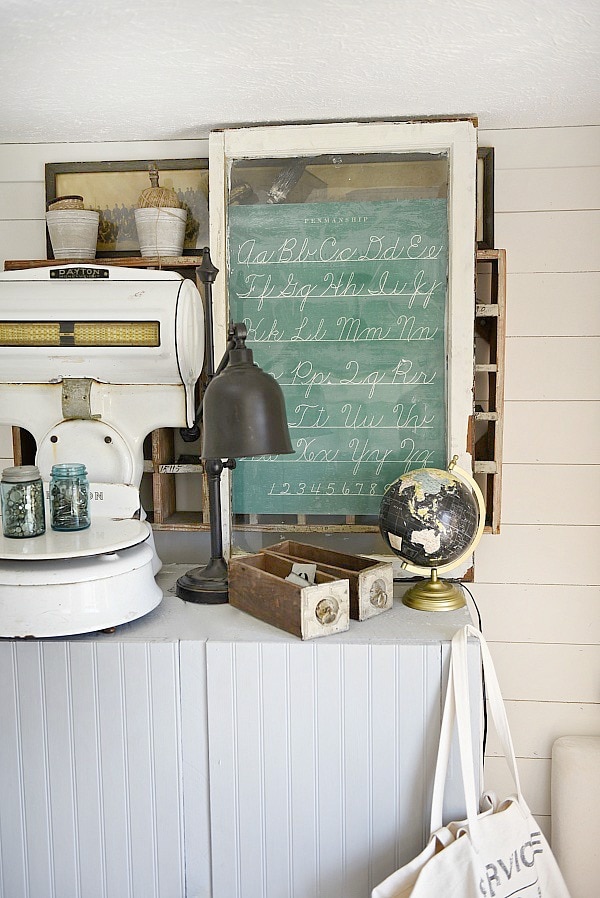 DIY antique window art - A quick & easy diy art idea. A must pin for super affordable diy art!! A great blog for farmhouse style and cottage style home decor ideas.