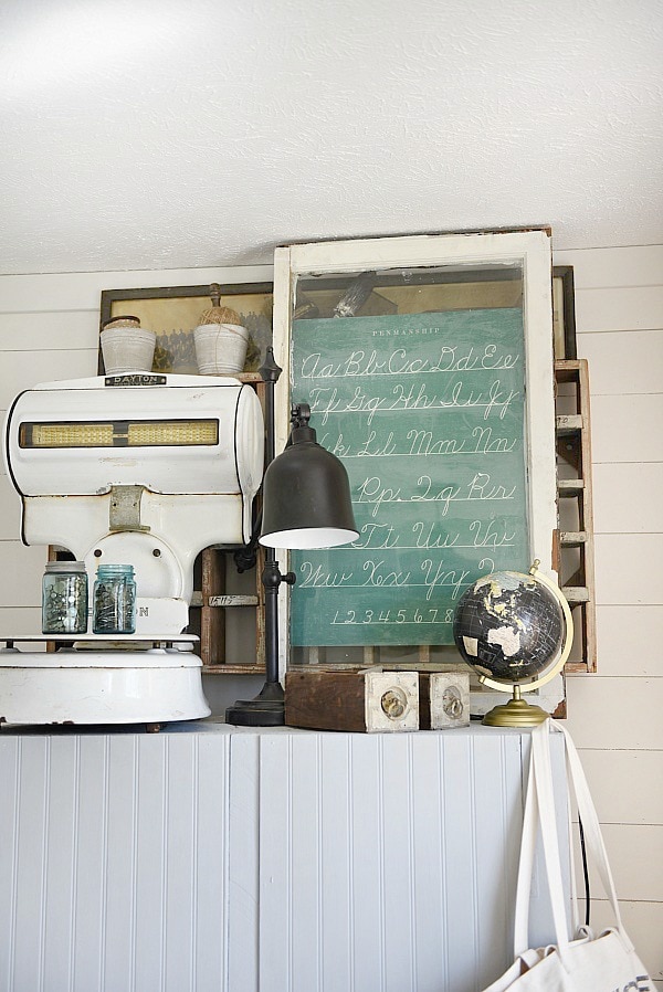 DIY antique window art - A quick & easy diy art idea. A must pin for super affordable diy art!! A great blog for farmhouse style and cottage style home decor ideas.