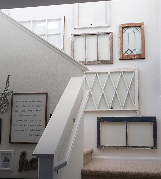 Cozy Cottage Home tour - Come tour this lovely cozy cottage filled with neutral & rustic home decor with vintage pieces. A must see & a must pin for future farmhouse style & cottage style home decor projects!