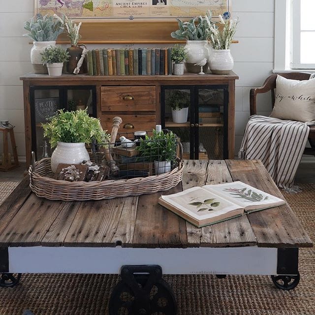 Cozy Cottage Home tour - Come tour this lovely cozy cottage filled with neutral & rustic home decor with vintage pieces. A must see & a must pin for future farmhouse style & cottage style home decor projects!