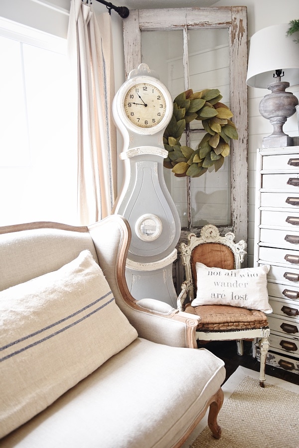 A great source for excellent quality grain sack pillows - a must pin for farmhouse style & cottage style authentic grain sack pillows.