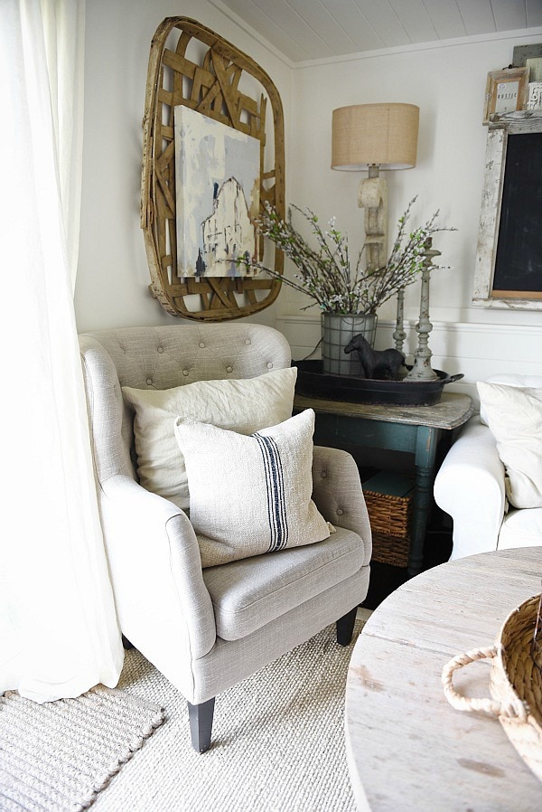 A great source for excellent quality grain sack pillows - a must pin for farmhouse style & cottage style authentic grain sack pillows.