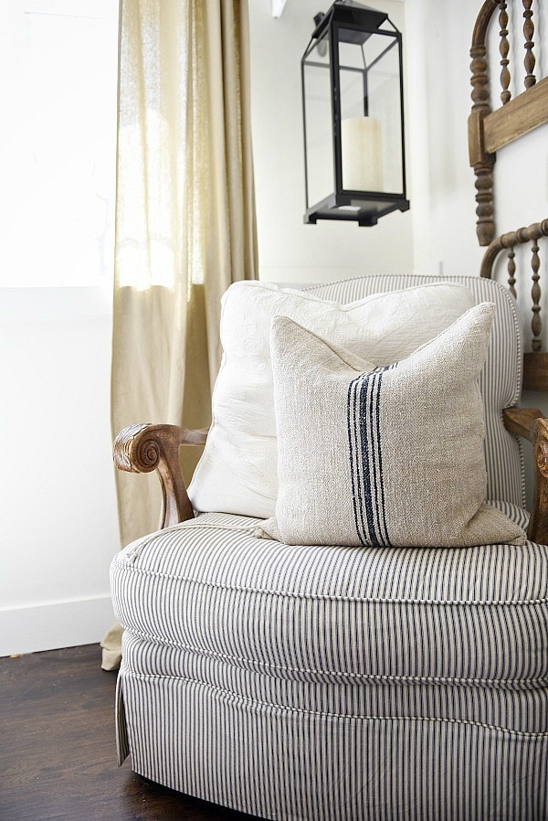 A great source for excellent quality grain sack pillows - a must pin for farmhouse style & cottage style authentic grain sack pillows.