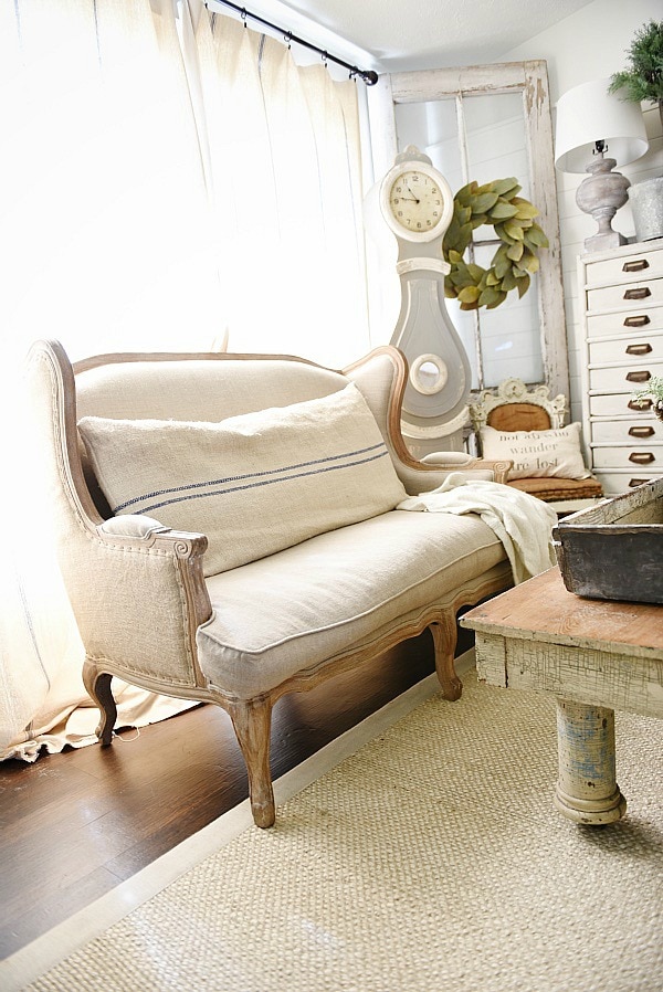 A great source for excellent quality grain sack pillows - a must pin for farmhouse style & cottage style authentic grain sack pillows.