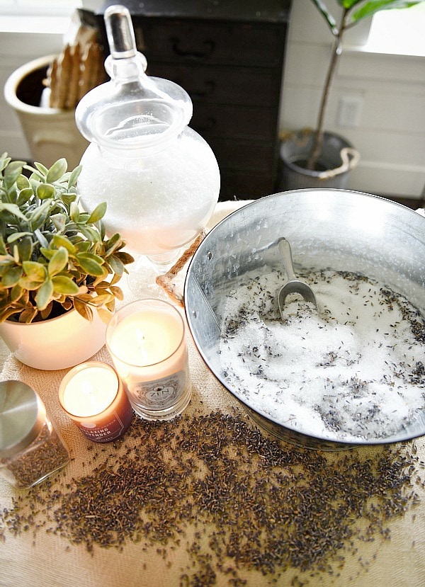 DIY epsom salt - great recipes for detoxifying epsom salt soak. A must pin for relaxing & calming bath soaks the natural way! 