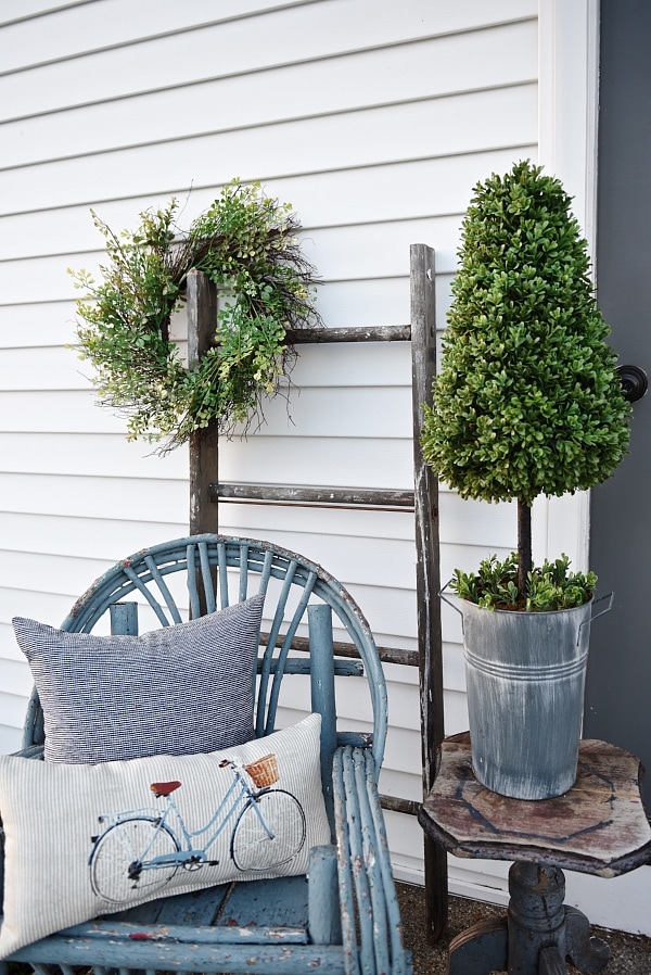 Lovely simple spring & summer porch. A great farmhouse style & cottage style front porch decor using found & new items. Pops of faux greenery so it's low maintenance too!