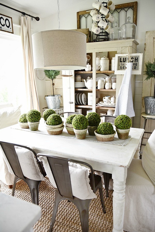 DIY simple terra-cotta & moss centerpiece - a great rustic spring & summer style centerpiece. Perfect for a farmhouse style & cottage style dining room. 