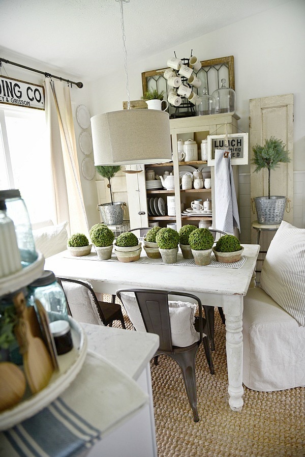 DIY simple terra-cotta & moss centerpiece - a great rustic spring & summer style centerpiece. Perfect for a farmhouse style & cottage style dining room. 