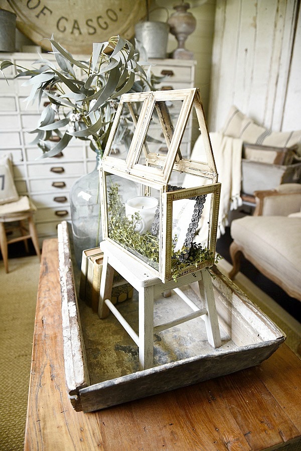 Super easy DIY terrarium that costs $8! So versatile & a great DIY project for home decor in any room of your home. A must pin & a must try! 