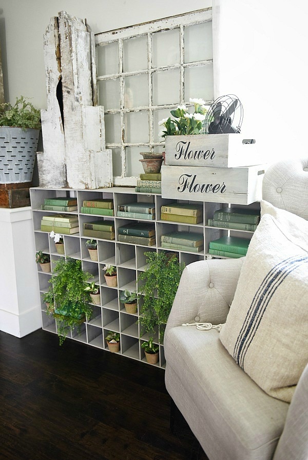 DIY Cubbies makeover - Great for any room of the house & could have so many different uses. This one is styled with vintage finds & greenery for spring/summer. A great pin for farmhouse style ideas! 