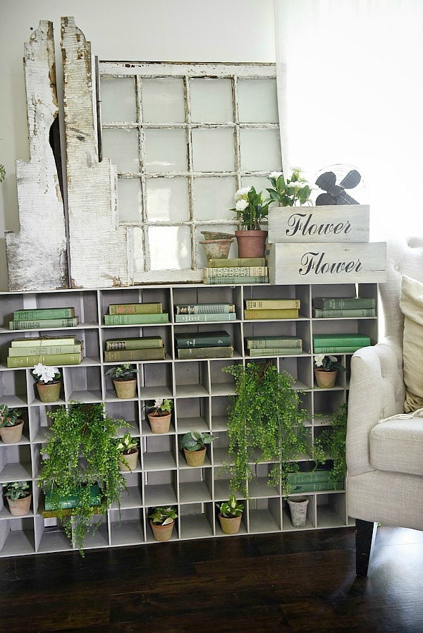 DIY Cubbies makeover - Great for any room of the house & could have so many different uses. This one is styled with vintage finds & greenery for spring/summer. A great pin for farmhouse style ideas! 