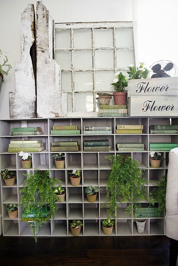 DIY Cubbies makeover - Great for any room of the house & could have so many different uses. This one is styled with vintage finds & greenery for spring/summer. A great pin for farmhouse style ideas! 