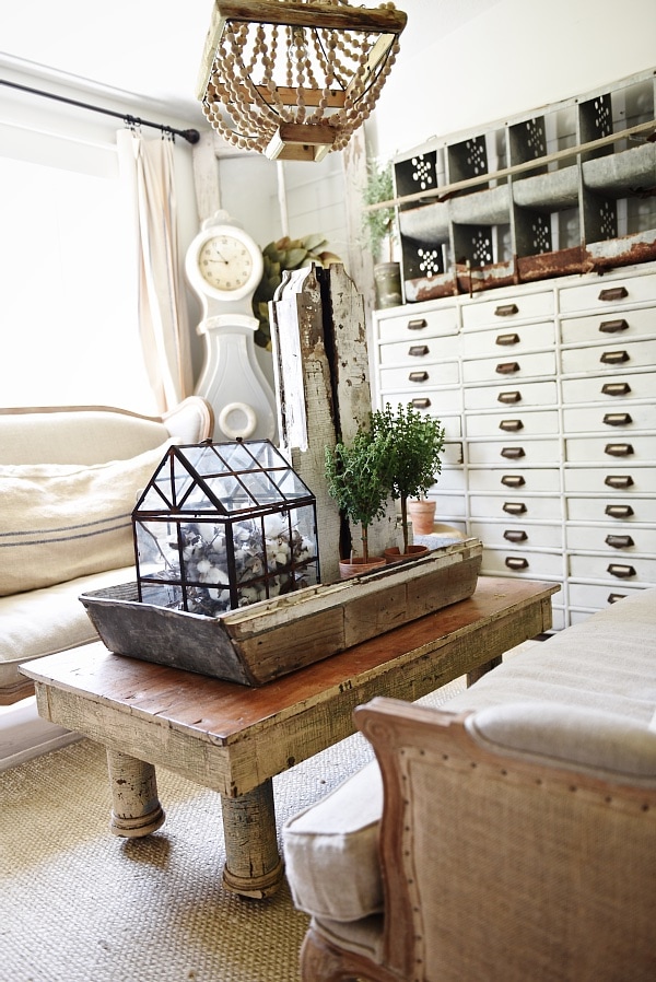 Rustic farmhouse living room - see how to create this cozy living room with a mix of old & new items. A must pin for farmhouse decor! 