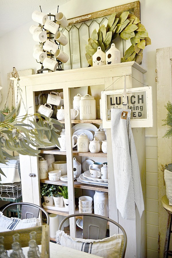 Farmhouse dining room makeover - See the before & after of this dining room & see how it went from 80's tri-level to lovely farmhouse in a few easy steps.