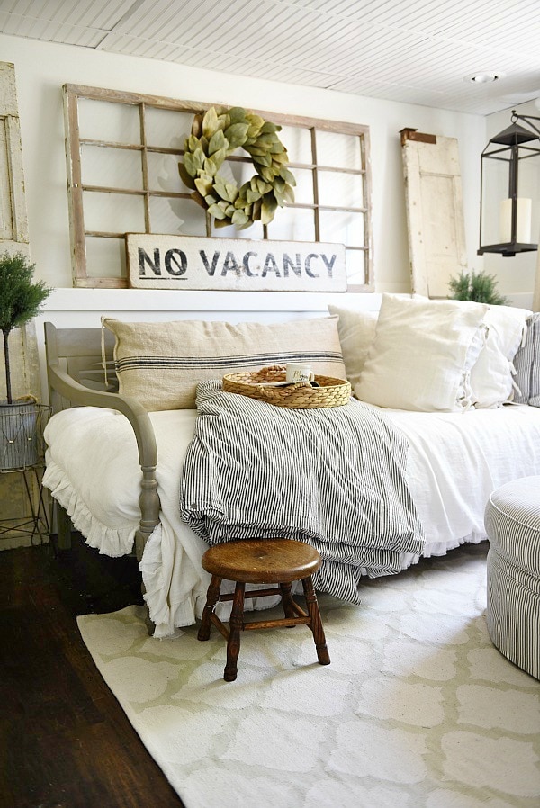 5 tips & tricks on how to decorate your home for summer - Great tips on how to get your home summer ready! Great source for farmhouse decor tips & tricks! 